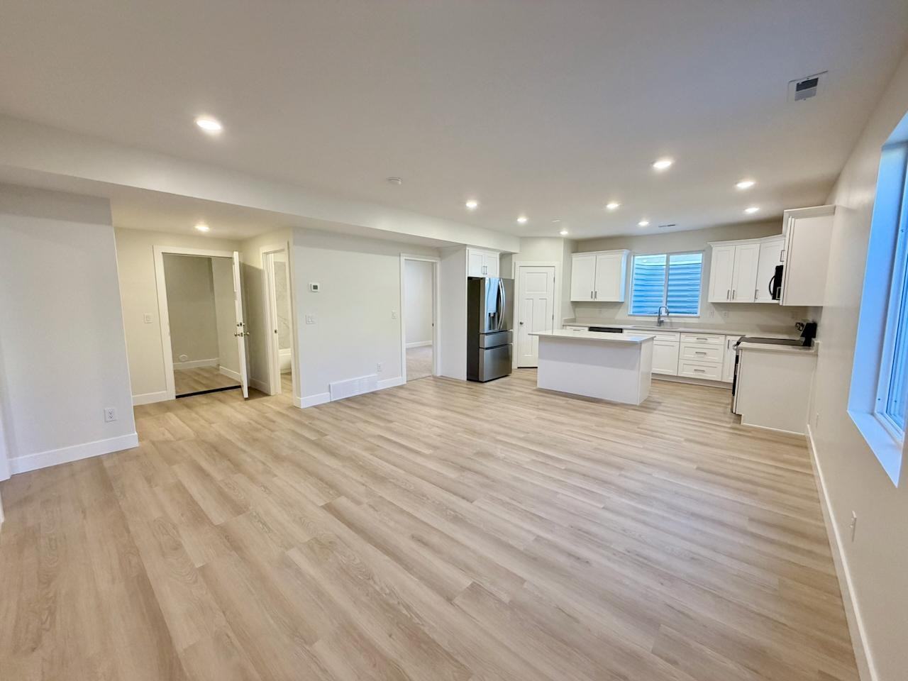 1579 S 3170 E - Photo 6 of 16