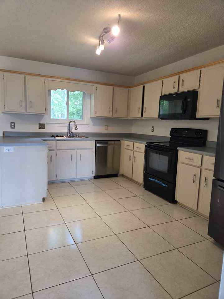 945 Ruth Dr #1 - Photo 2 of 12