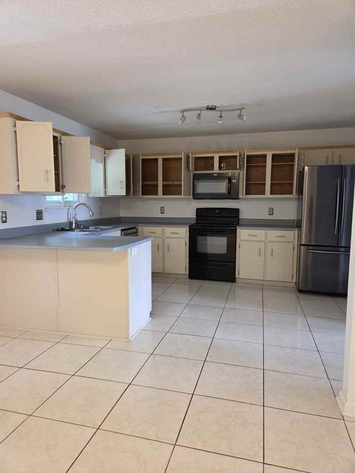 945 Ruth Dr #1 - Photo 3 of 12
