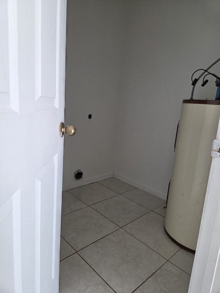 945 Ruth Dr #1 - Photo 4 of 12