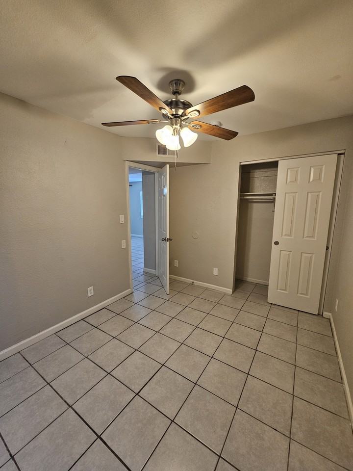 1441 S 14th Ave #4 - Photo 4 of 9