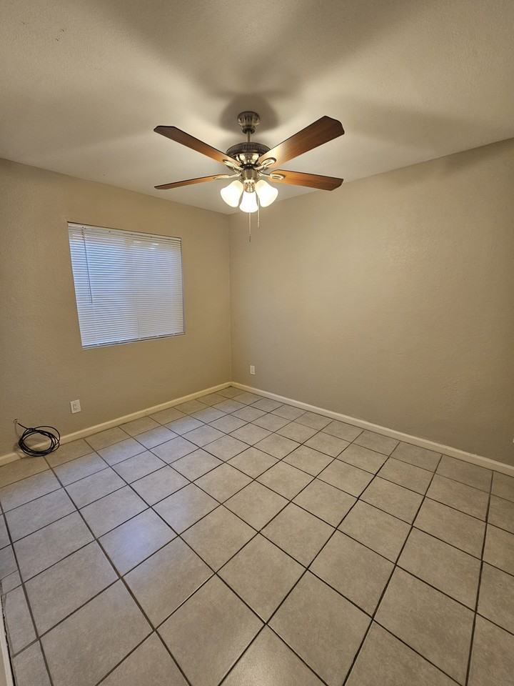 1441 S 14th Ave #4 - Photo 6 of 9