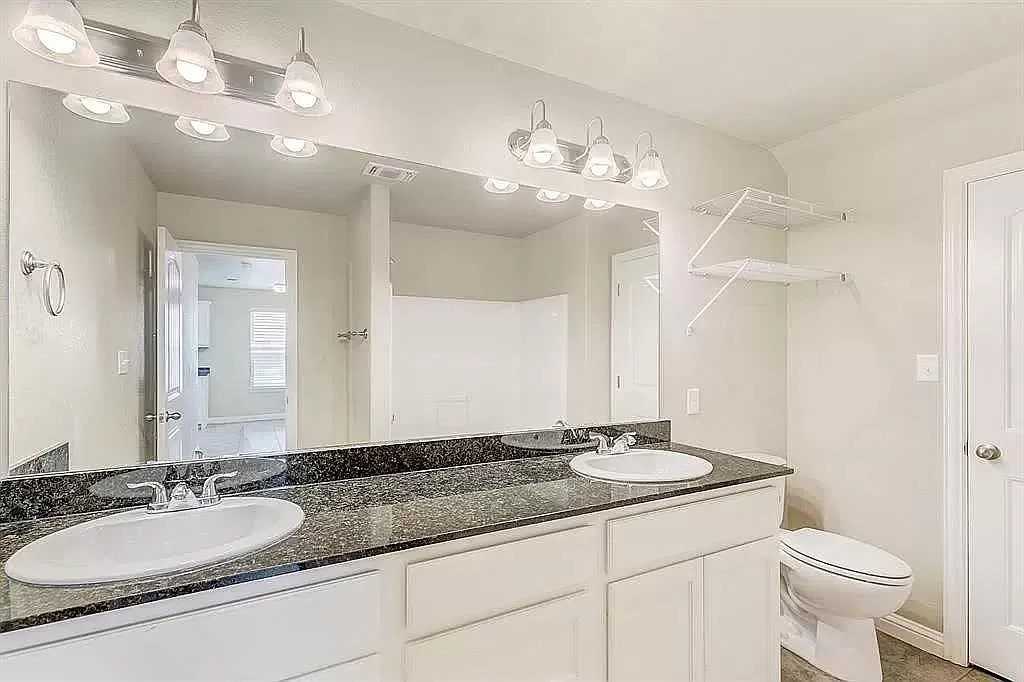902 Twine St #1 - Photo 4 of 9
