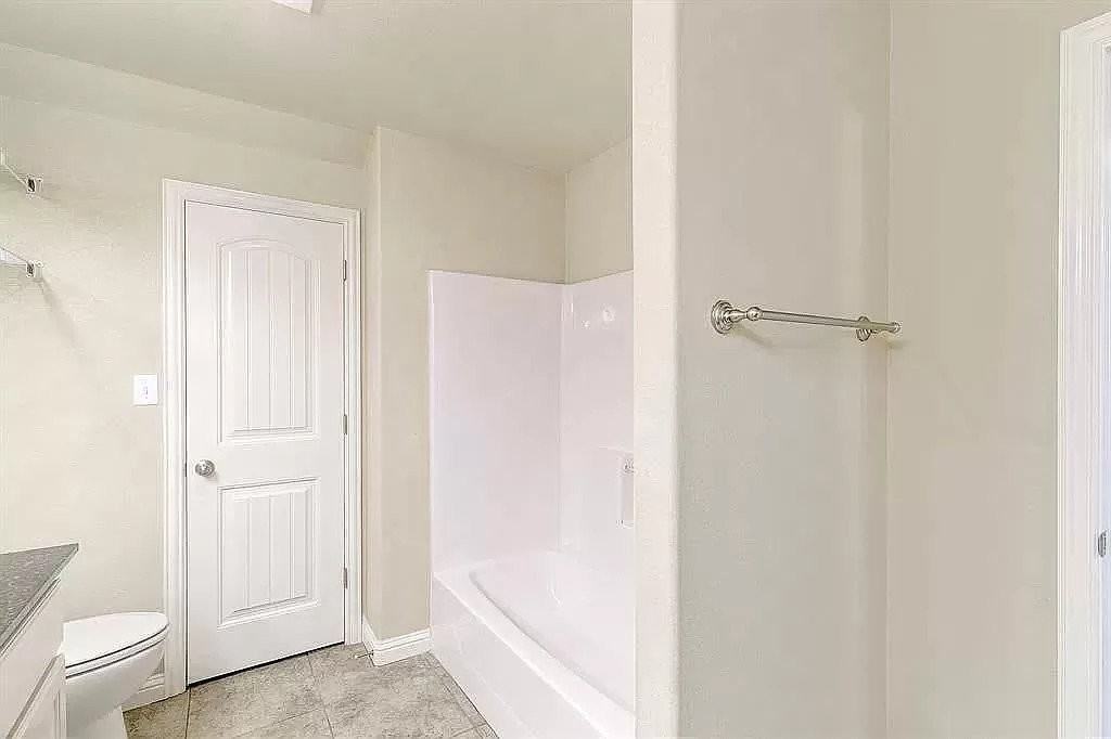 902 Twine St #1 - Photo 6 of 9