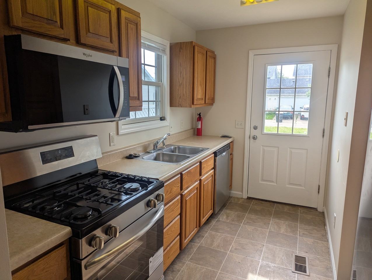 1512 Montgomery St #1 - Photo 3 of 16