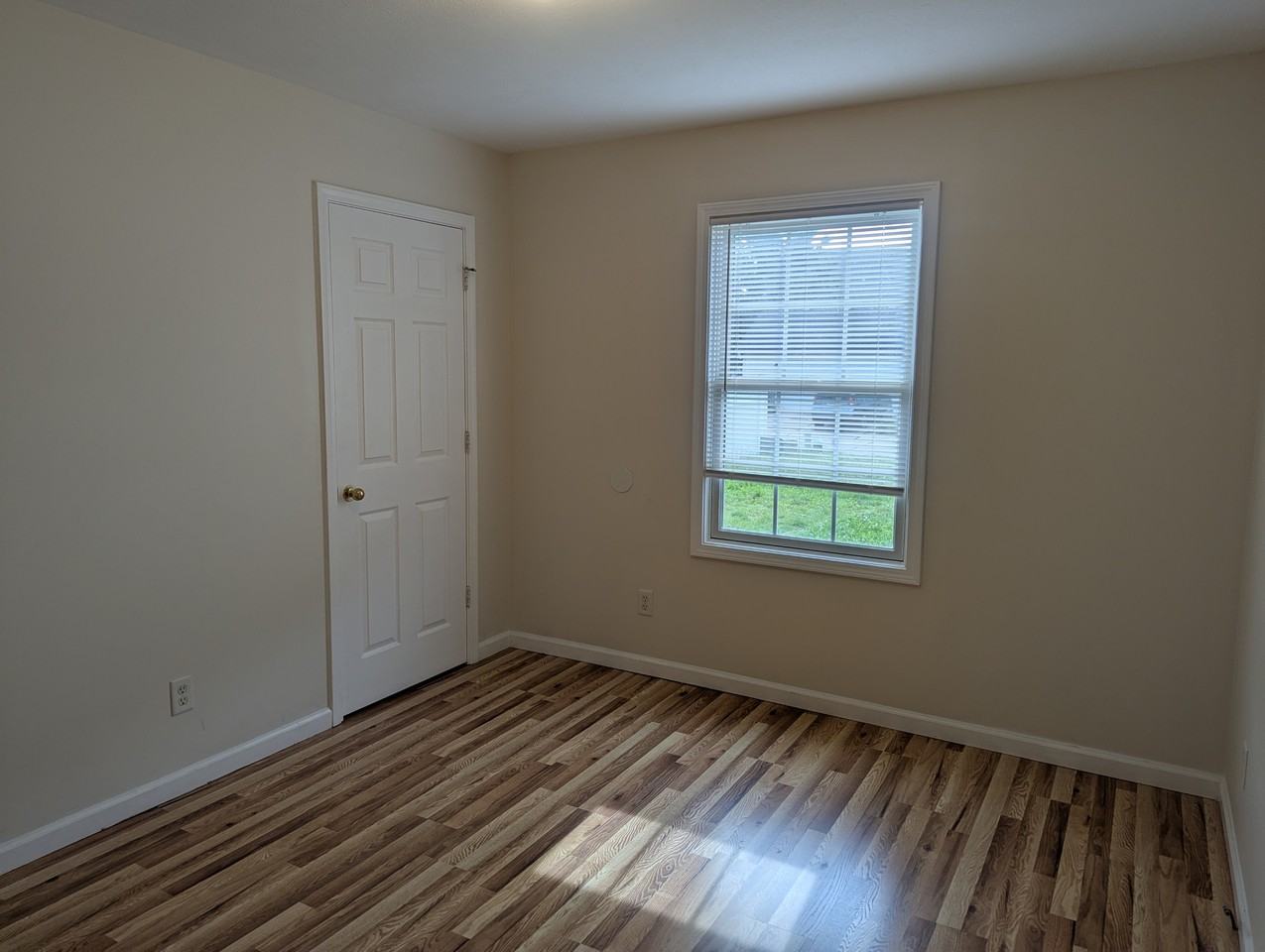 1512 Montgomery St #1 - Photo 5 of 16