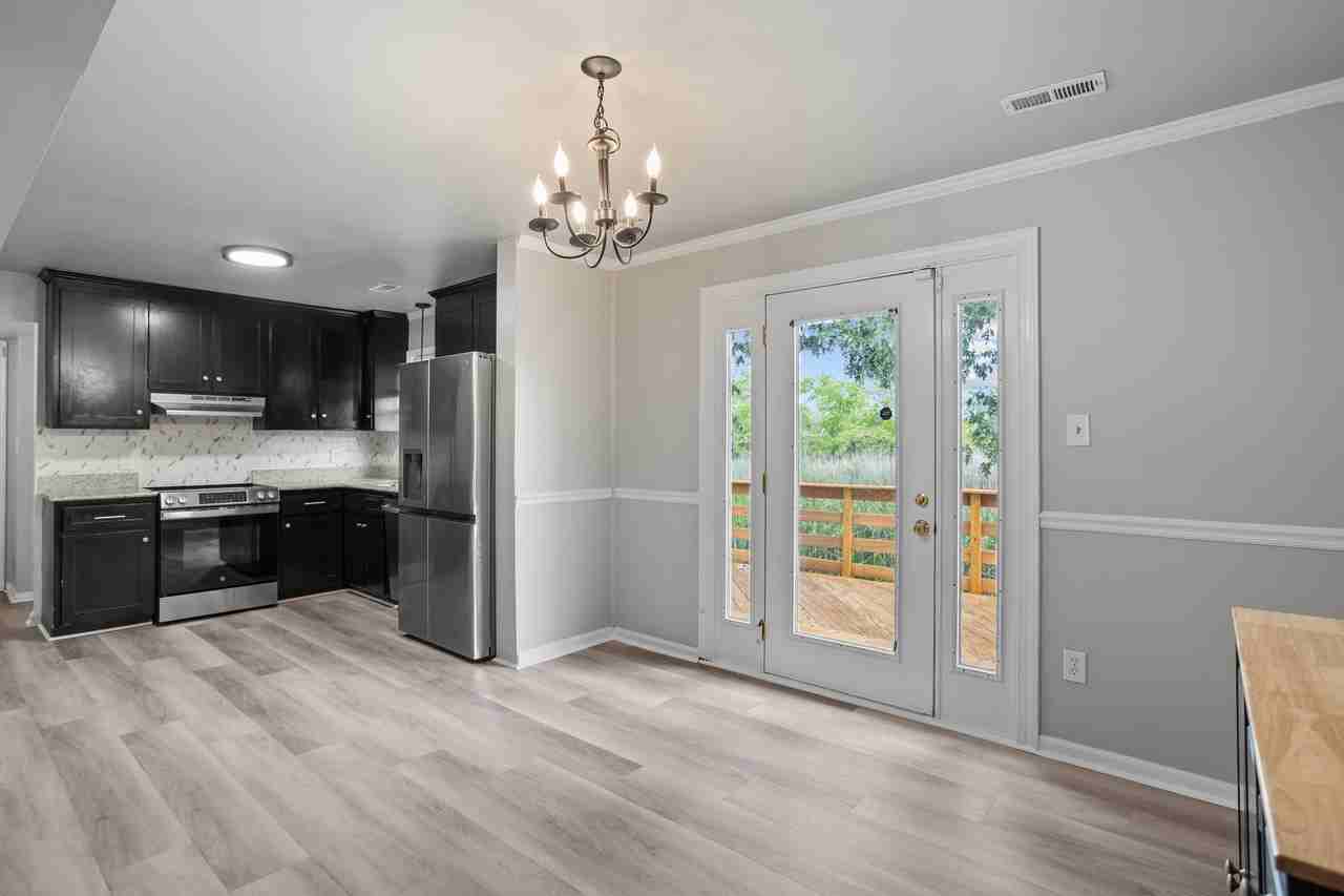913 Laredo Ct #1 - Photo 7 of 30