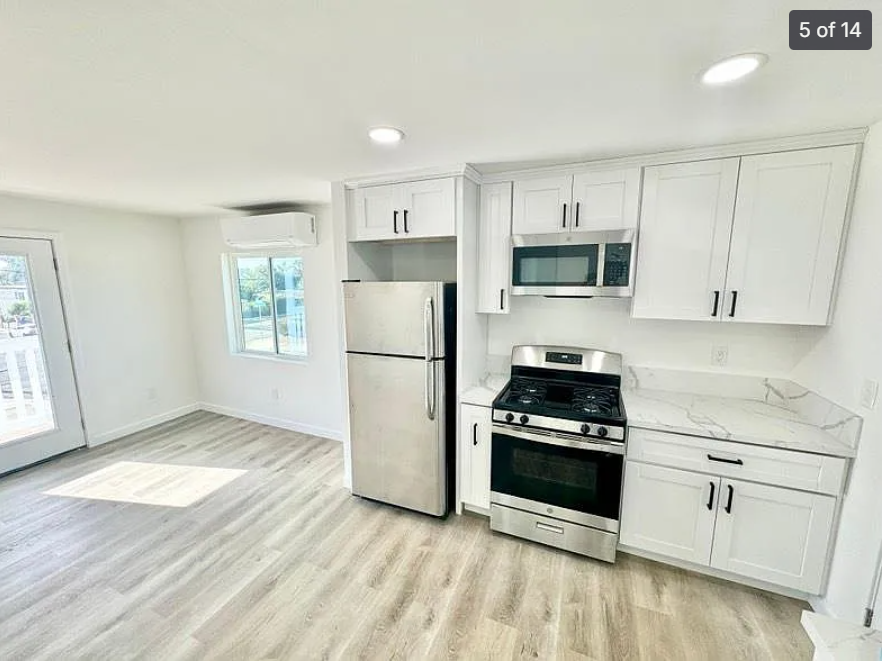 1406 Olive St #1406B - Photo 4 of 10