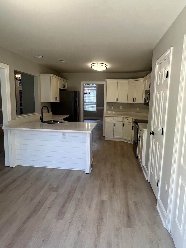 541 Hidden Blvd #1 - Photo 7 of 43