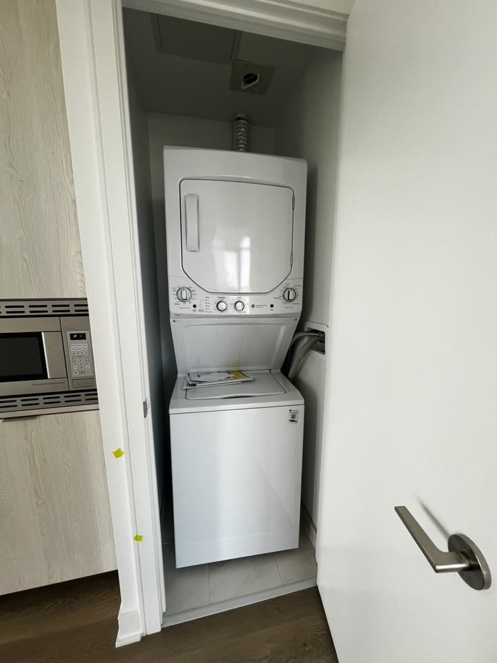 86 Dundas St E - Photo 2 of 17
