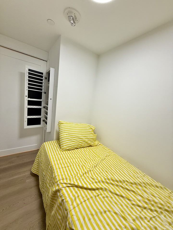 86 Dundas St E - Photo 3 of 17