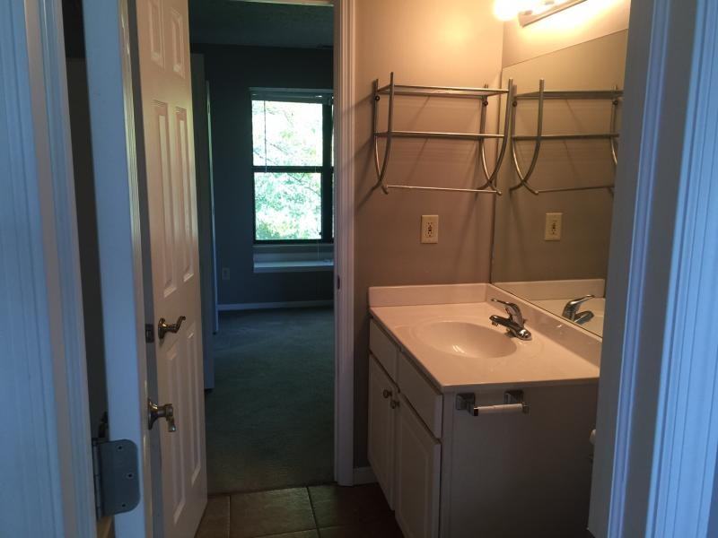 2701 Greystone Dr Apt D - Photo 4 of 9