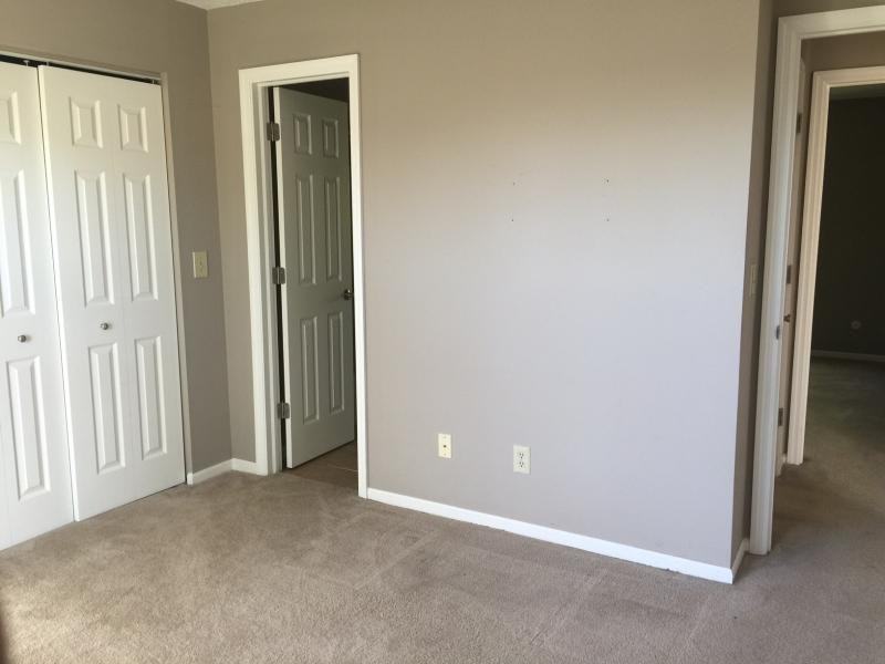 2701 Greystone Dr Apt D - Photo 5 of 9