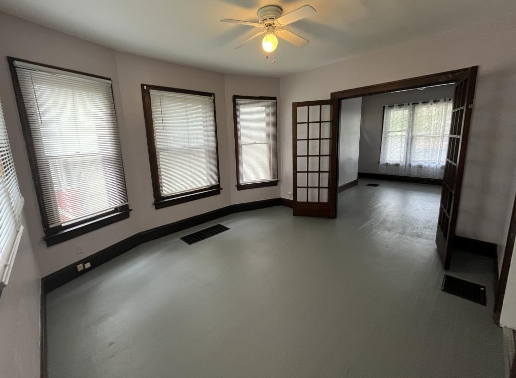 558 Lilley Ave - Photo 4 of 21