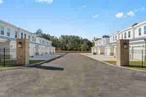 featured image of 513 Hill Ln