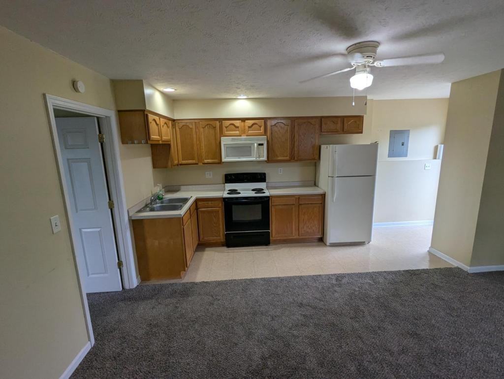 205 S West St #C - Photo 2 of 11