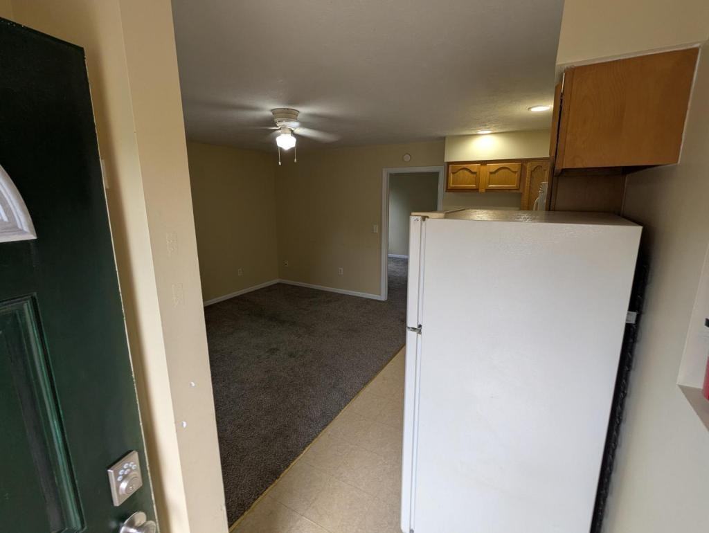 205 S West St #C - Photo 3 of 11