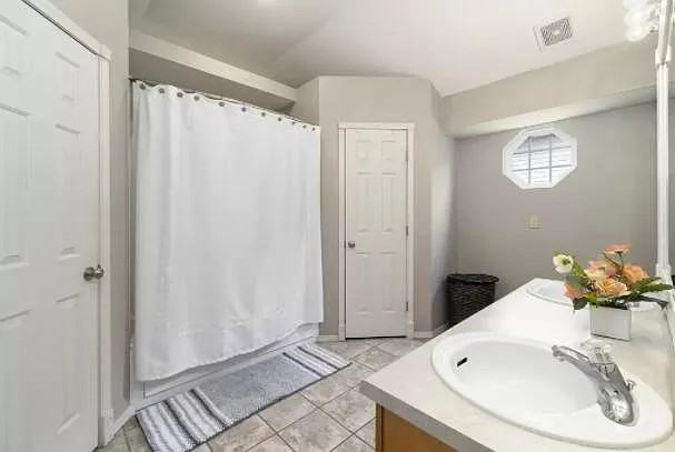 502 N Century Pl - Photo 4 of 8
