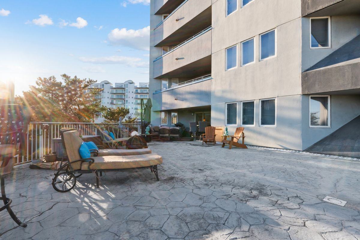 300 Ocean Ave N ##1a - Photo 5 of 22