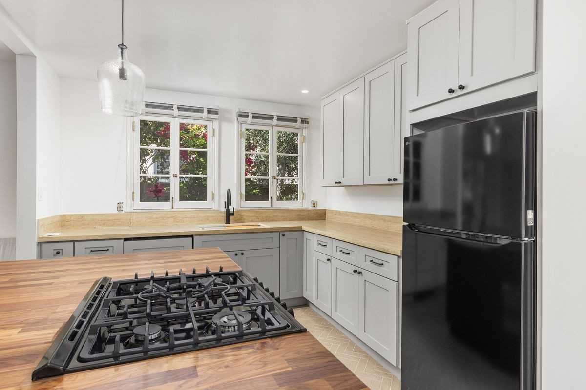 720 N Harper Ave - Photo 5 of 24