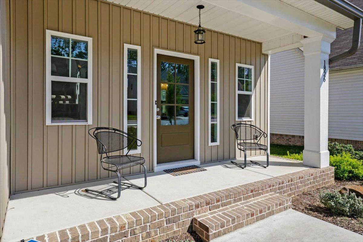 1826 Oakvale Dr - Photo 2 of 31
