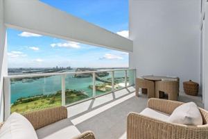featured image of 1040 Biscayne Blvd ##4002