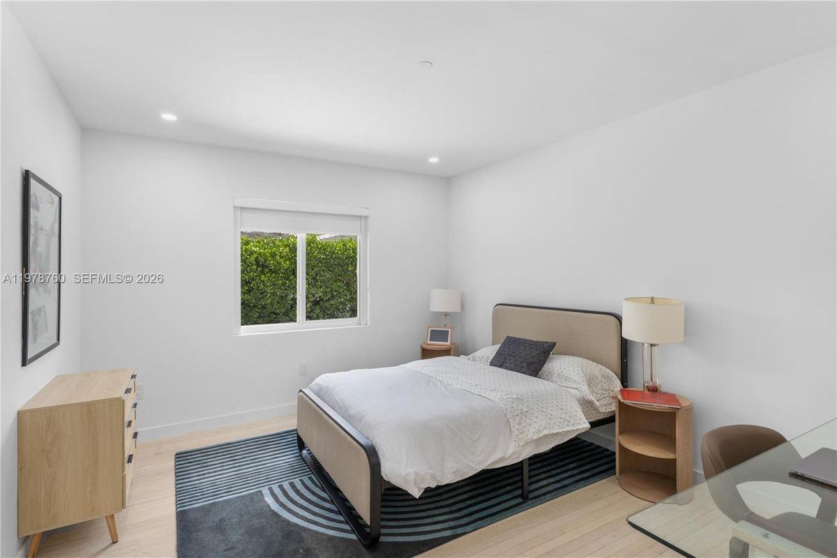 741 Nw 87th Ave - Photo 6 of 13