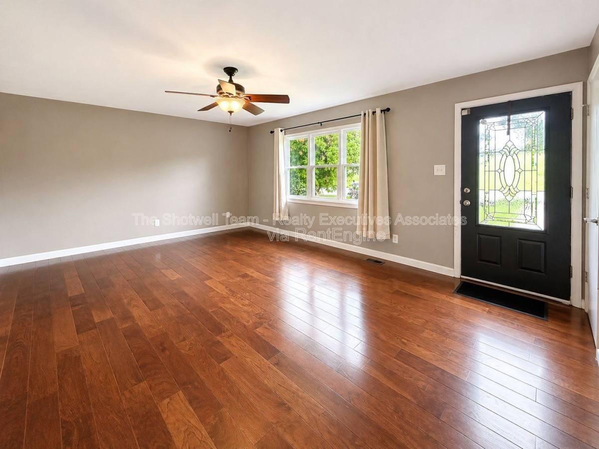 6400 Shetland Dr - Photo 2 of 10