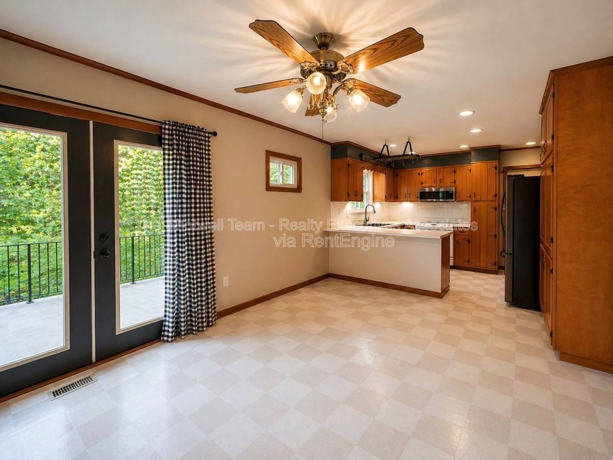 6400 Shetland Dr - Photo 3 of 10
