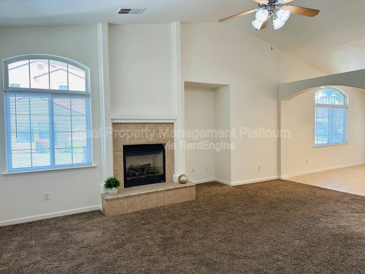 220 River Pt - Photo 3 of 10