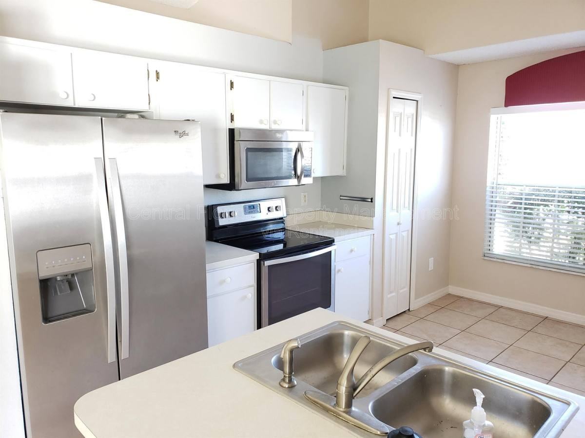 2226 Justin Ave - Photo 3 of 10
