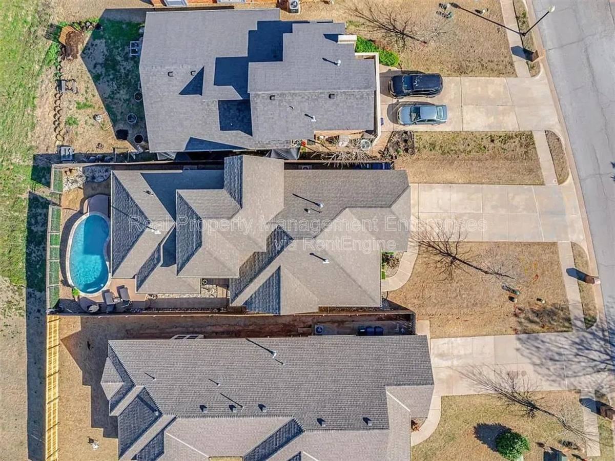 12109 Crystal Gardens Pl - Photo 2 of 7