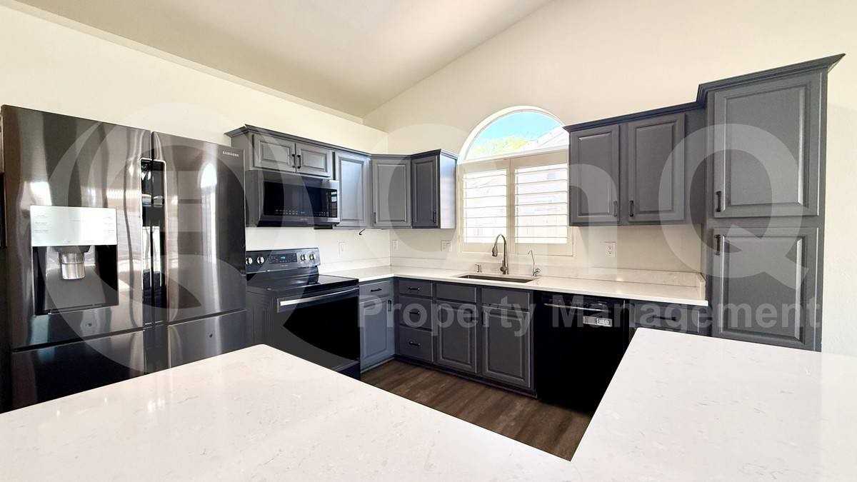 1581 W Butler Dr - Photo 3 of 10