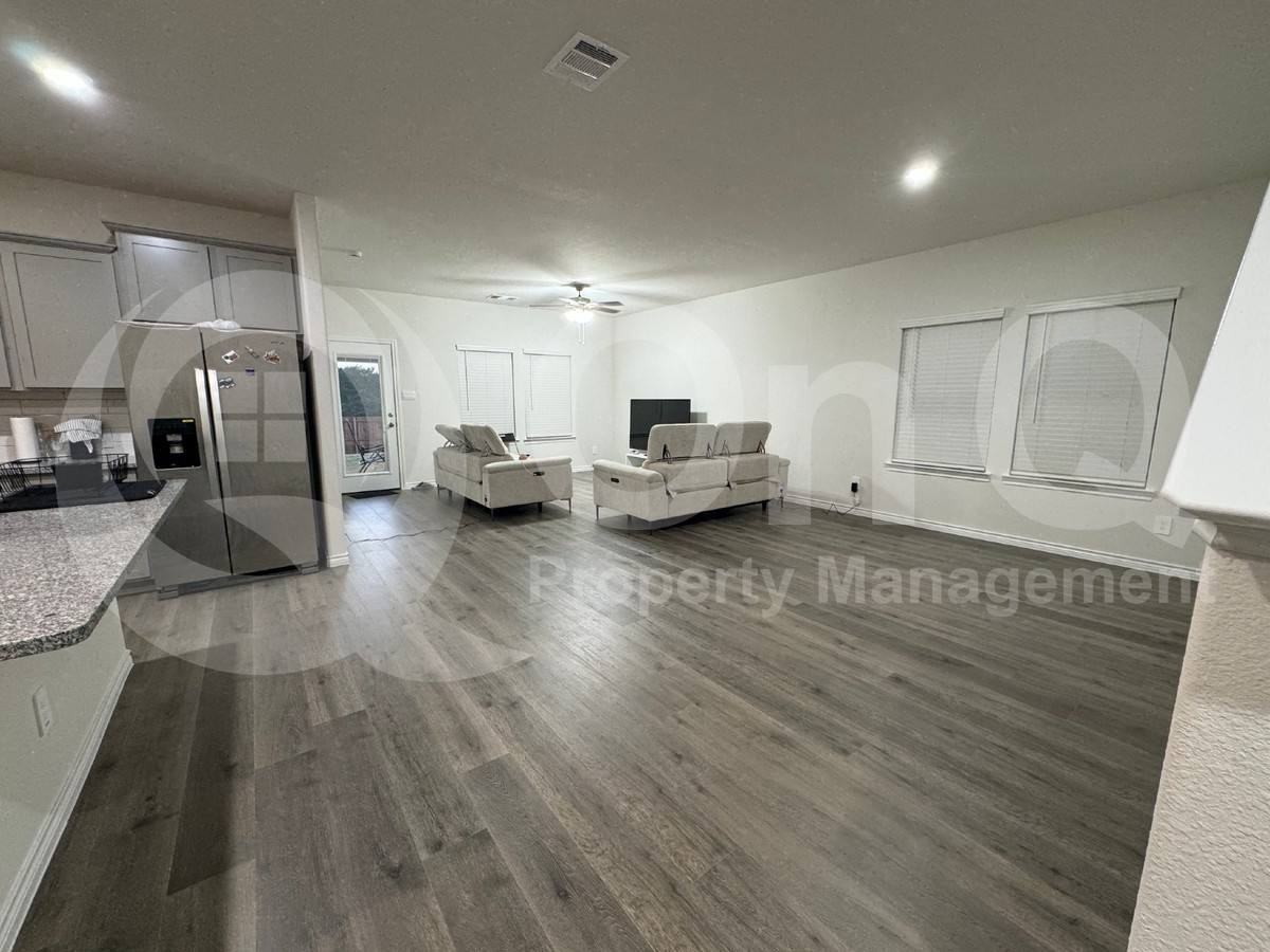 2901 Bald Eagle Blvd - Photo 3 of 8