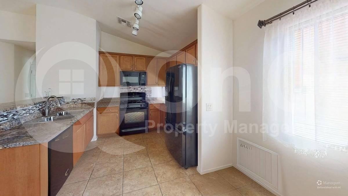 7996 S Nautilus Dr - Photo 2 of 10