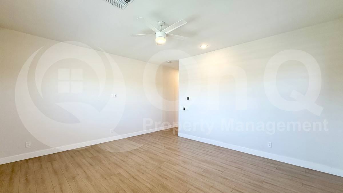 4411 W Park View Ln - Photo 2 of 10
