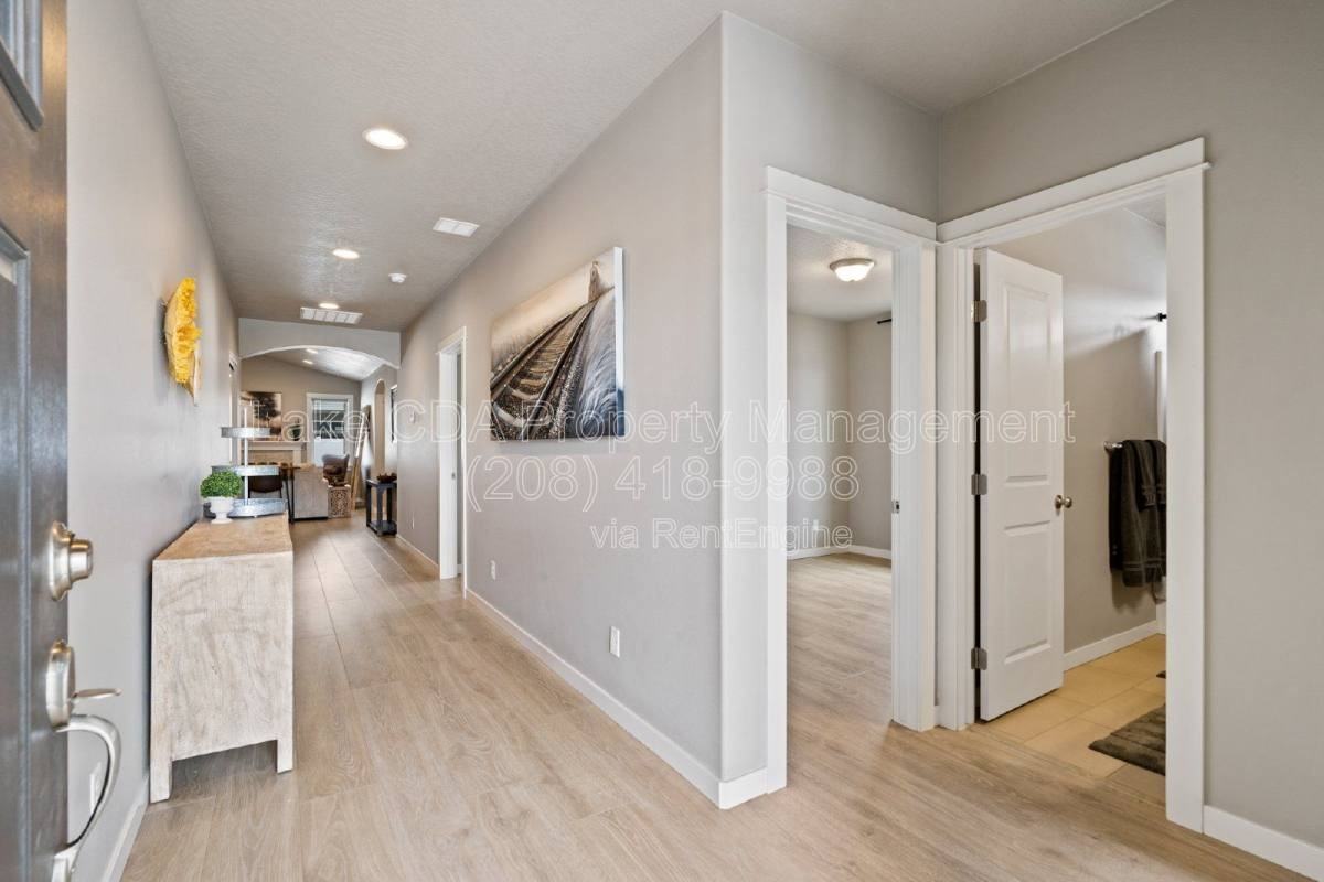 5673 W Rockingham Rd - Photo 2 of 10