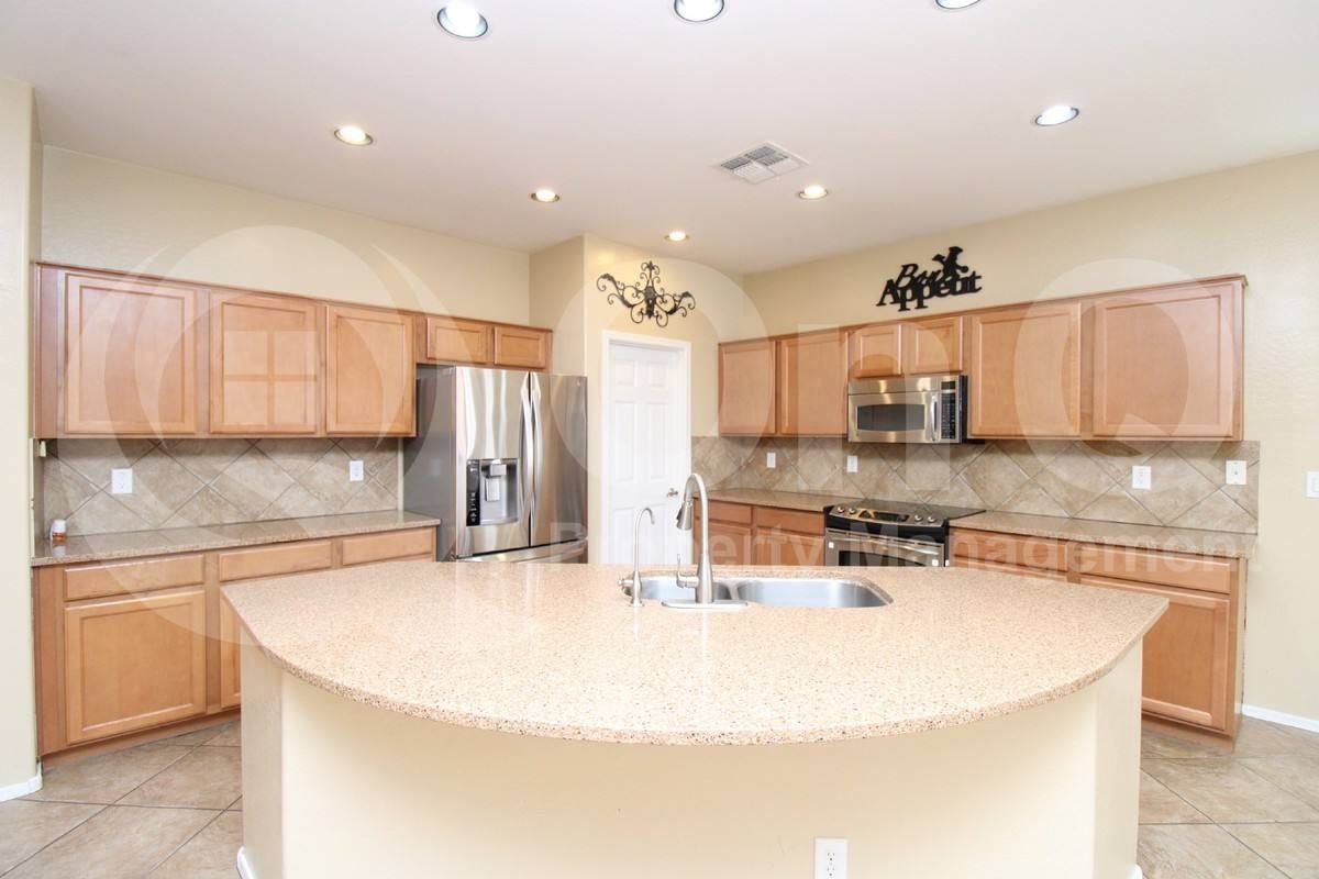 21061 N Bustos Way - Photo 2 of 10