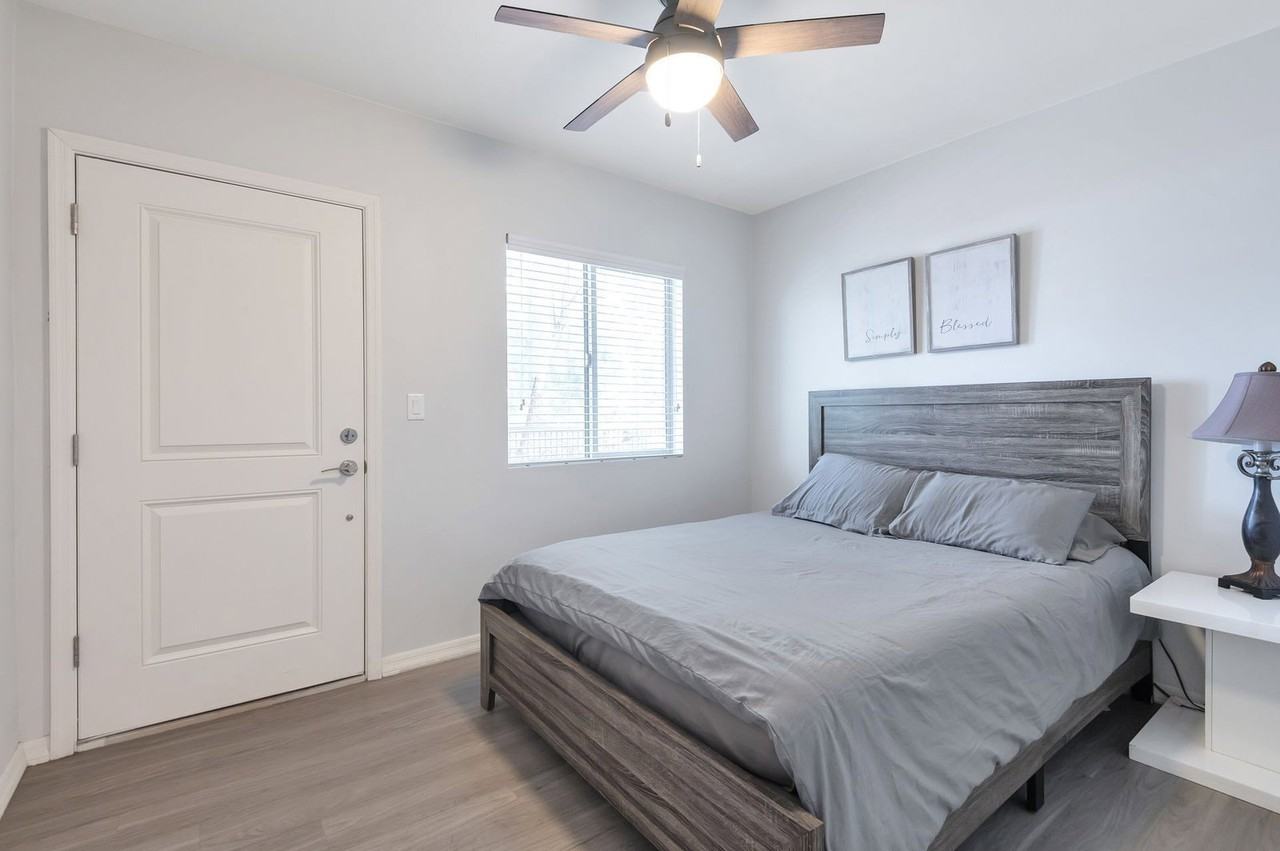 814 E 9th St #10-11 - Photo 3 of 41