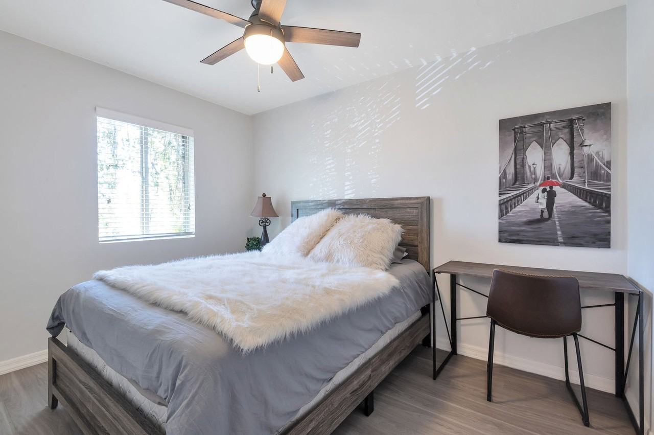 814 E 9th St #10-11 - Photo 5 of 41
