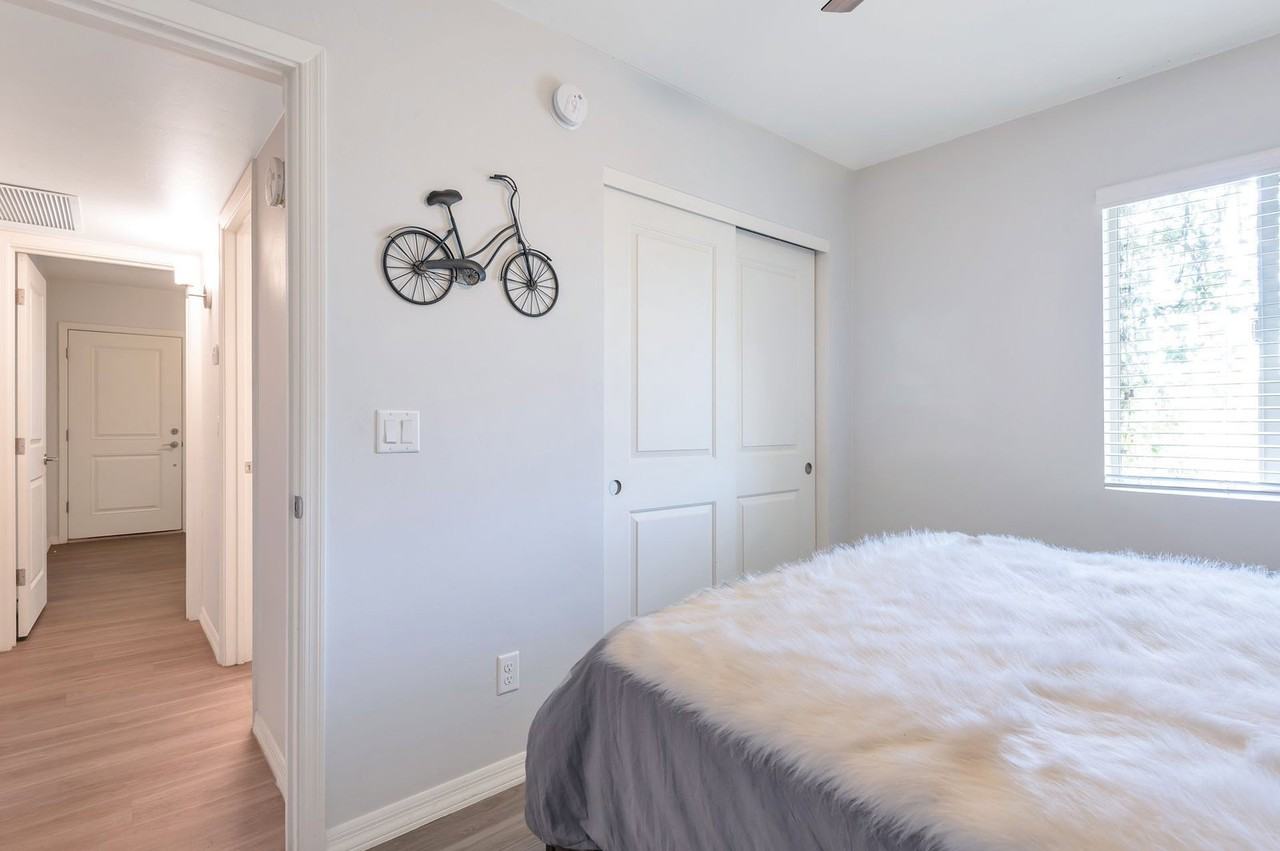 814 E 9th St #10-11 - Photo 6 of 41