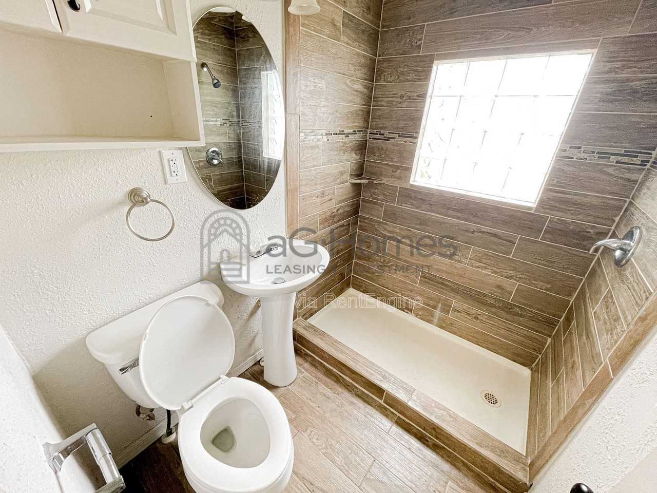 1417 Nw 95th St - Photo 4 of 26