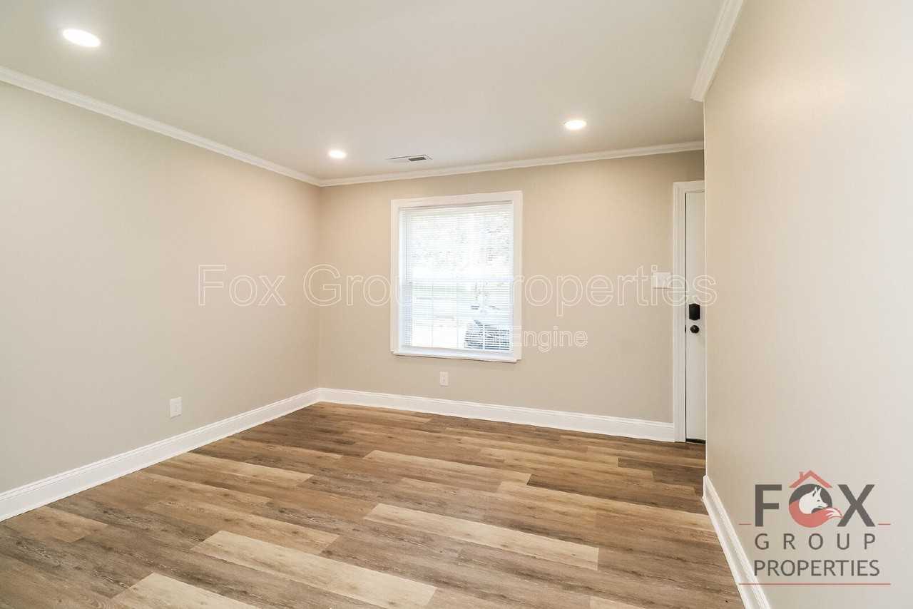300 Holly Cir #9 - Photo 7 of 23