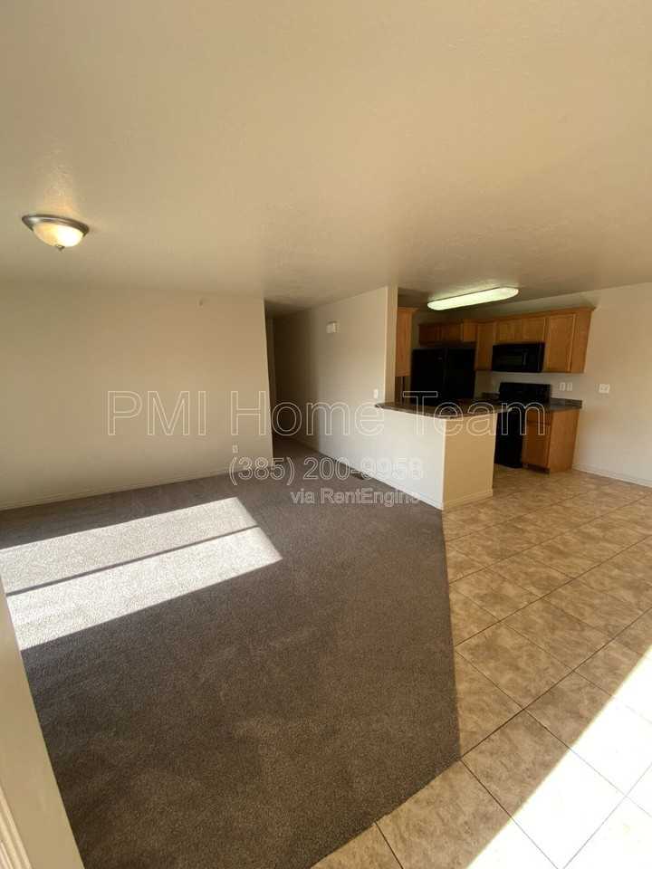 2510 Charleston Ave #B6 - Photo 3 of 12