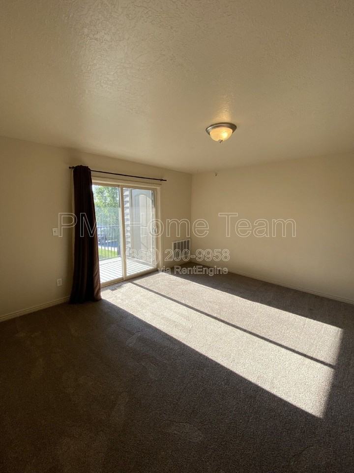 2510 Charleston Ave #B6 - Photo 4 of 12