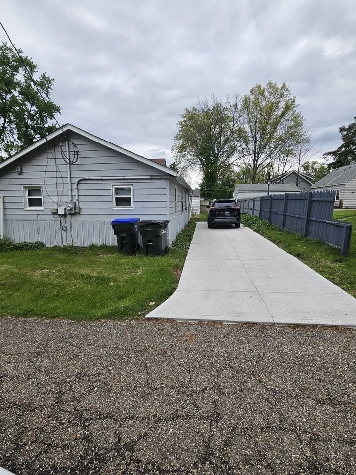 1563 11th St - Photo 6 of 15