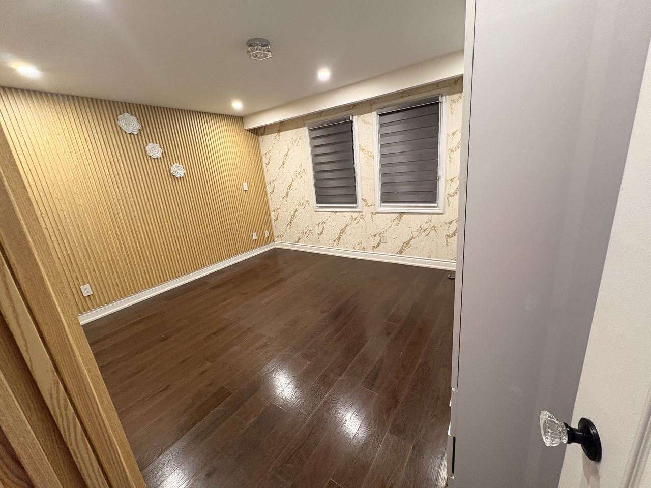 143 Simmons Blvd - Photo 3 of 6