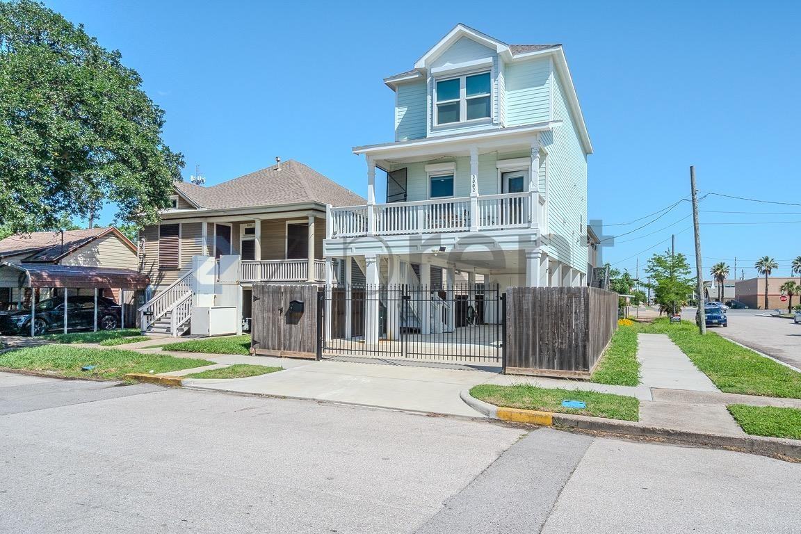 3002 Avenue K - Photo 4 of 30