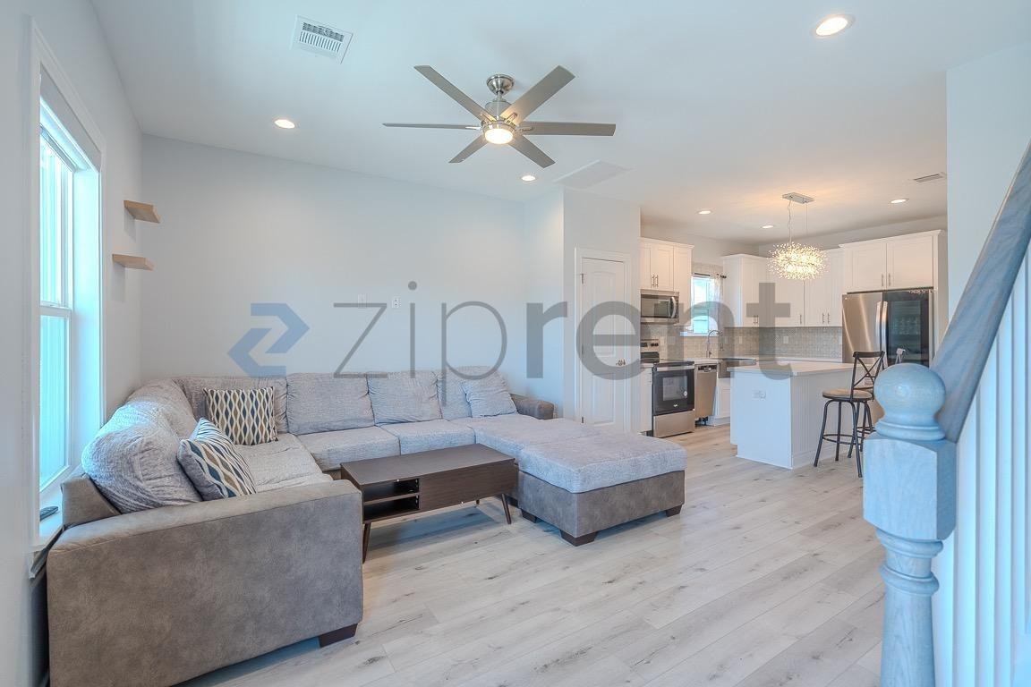 3002 Avenue K - Photo 7 of 30