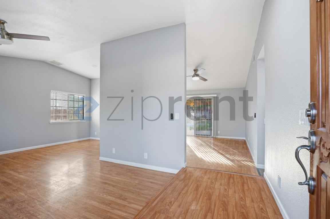 44119 Kirkland Ave - Photo 5 of 32